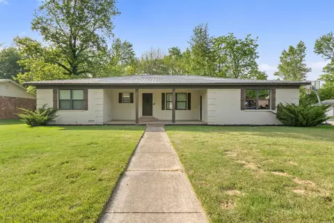 1 Foxboro Dr, Searcy, AR 72143