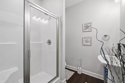 Bath - 2921 Gillis Dr, Benton, AR 72015 photo 1 of 4