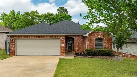 5 Zircon Dr, Maumelle, AR 72113