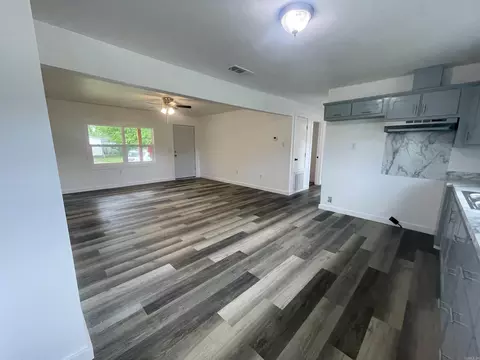 Living - 307 Hazard St, Horatio, AR 71842 photo 2 of 2