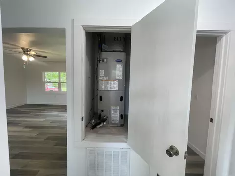 Entry Way - 307 Hazard St, Horatio, AR 71842 photo 2 of 2