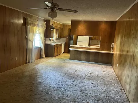 Living - 2501 W 48th Ave, Pine Bluff, AR 71603 photo 2 of 2
