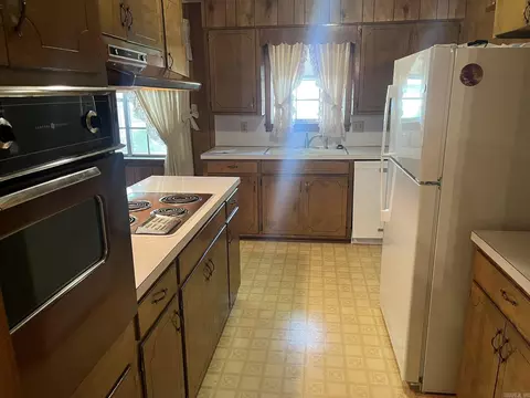 Kitchen - 2501 W 48th Ave, Pine Bluff, AR 71603 photo 1 of 1