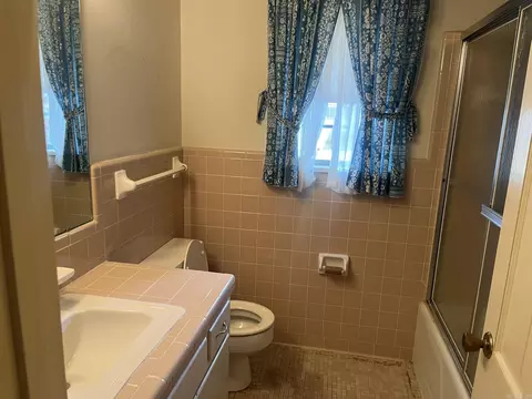 Bath - 2501 W 48th Ave, Pine Bluff, AR 71603 photo 2 of 2