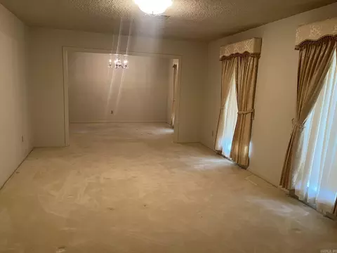 Living - 2501 W 48th Ave, Pine Bluff, AR 71603 photo 1 of 2
