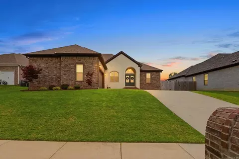 9709 Cliffside Dr, Sherwood, AR 72120