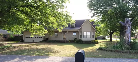 300 Colonial Dr, Walnut Ridge, AR 72476
