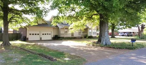300 Colonial Dr, Walnut Ridge, AR 72476 photo 2