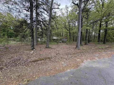 6500 Forrest Oak Dr, Pine Bluff, AR 71603