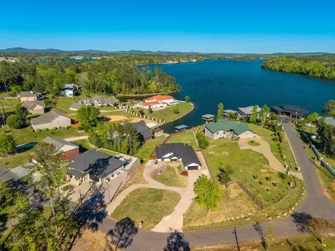 131 S Lakeland Pt, Hot Springs, AR 71913