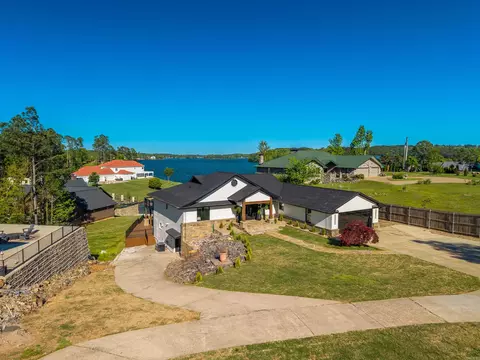 131 S Lakeland Pt, Hot Springs, AR 71913