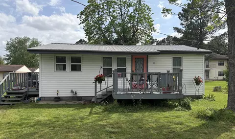 631 E Castleberry St, Piggott, AR 72454