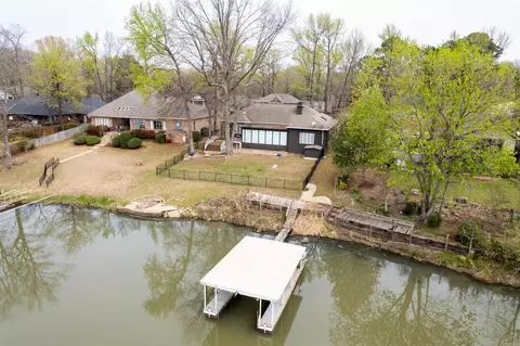 8 Riverwood Pl, Maumelle, AR 72113