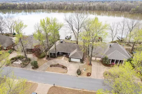 8 Riverwood Pl, Maumelle, AR 72113