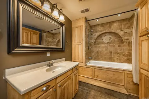 Bath - 1600 E Lakeview, Benton, AR 72015 photo 3 of 5