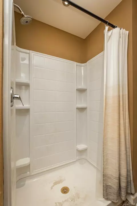Bath - 1600 E Lakeview, Benton, AR 72015 photo 2 of 5
