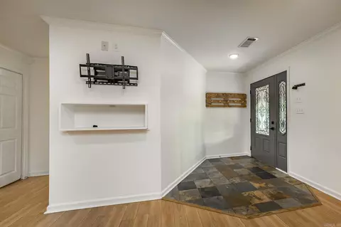 Entry Way - 1600 E Lakeview, Benton, AR 72015 photo 1 of 1