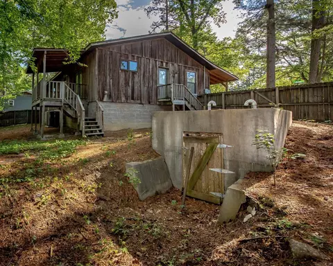 Exterior - 1600 E Lakeview, Benton, AR 72015 photo 8 of 10