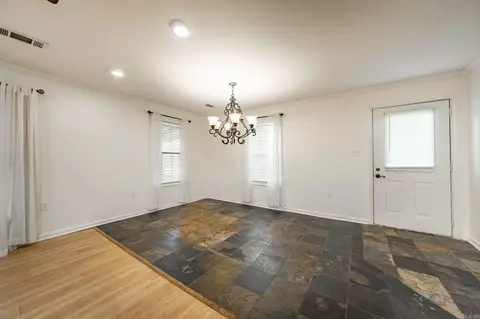 Dining - 1600 E Lakeview, Benton, AR 72015 photo 1 of 1
