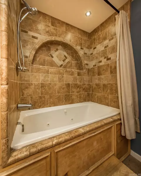 Bath - 1600 E Lakeview, Benton, AR 72015 photo 4 of 5