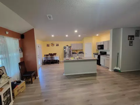 Entry Way - 27 Curly Leaf Ln, Conway, AR 72032 photo 1 of 2