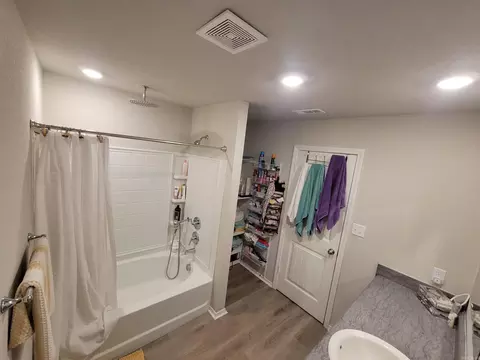Bath - 27 Curly Leaf Ln, Conway, AR 72032 photo 1 of 2