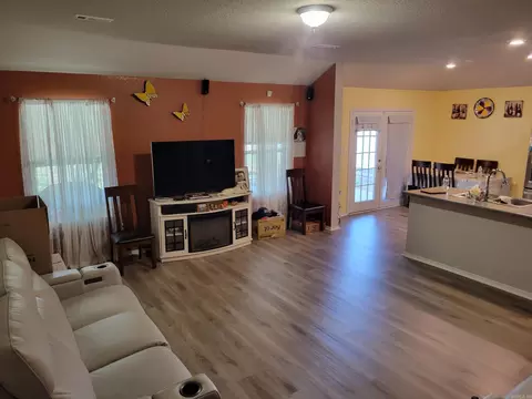 Living - 27 Curly Leaf Ln, Conway, AR 72032 photo 1 of 2
