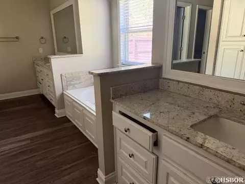 Bath - 3726 Buckskin Rd, Benton, AR 72015 photo 2 of 3