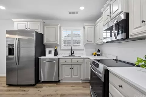 Kitchen - 582 Crepe Myrtle Loop, Cabot, AR 72023 photo 2 of 2