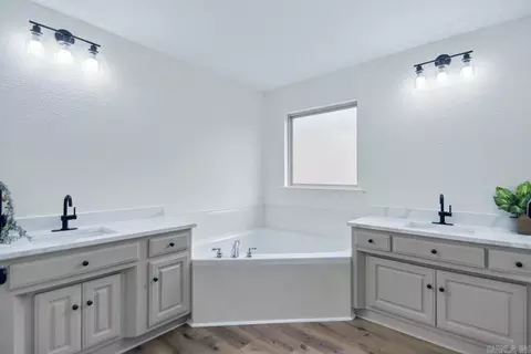 Bath - 582 Crepe Myrtle Loop, Cabot, AR 72023 photo 2 of 2