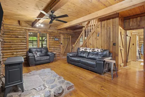 Living - 709 Jones Rd, Timbo, AR 72680 photo 3 of 3