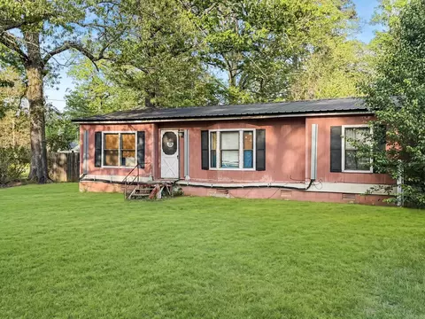 3609 E Greenway Dr, Pine Bluff, AR 71601
