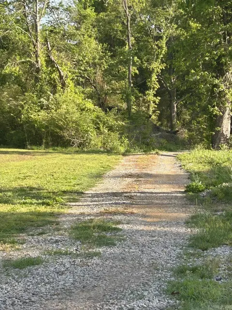 151 Cherrywood Ln, Searcy, AR 72143