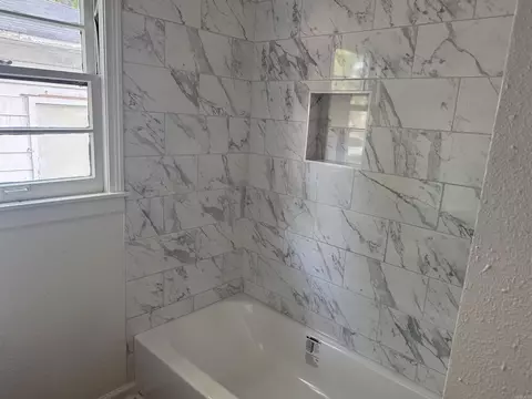 Bath - 2818 Edgewood, Pine Bluff, AR 71603 photo 1 of 4