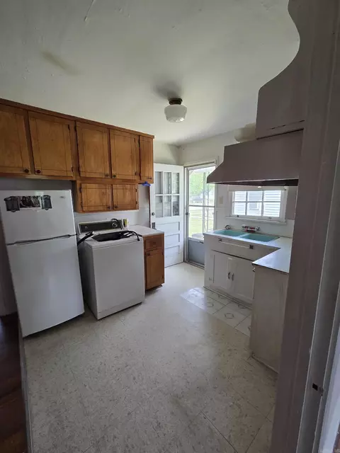 Kitchen - 2008 W 30th St, Pine Bluff, AR 71603 photo 2 of 4