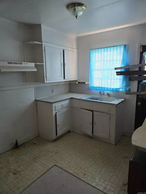 Kitchen - 2008 W 30th St, Pine Bluff, AR 71603 photo 4 of 4