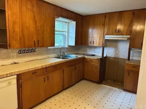 Kitchen - 631 Commerce St, Ulm, AR 72170 photo 2 of 2