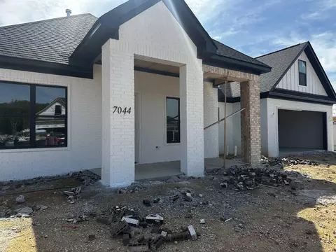 7044 Star Dust Ln, Alexander, AR 72002