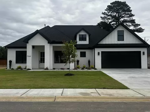 7044 Star Dust Ln, Alexander, AR 72002
