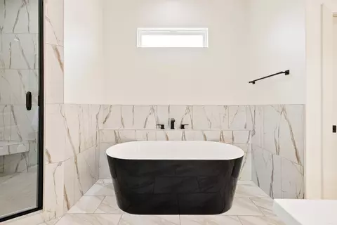 Bath - 7044 Star Dust Ln, Alexander, AR 72002 photo 1 of 10