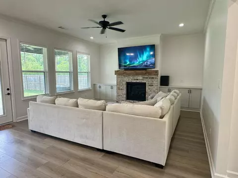 Living - 4829 Coronell Way, Alexander, AR 72002 photo 1 of 3