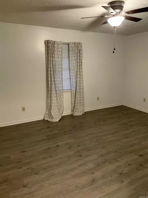 Bedroom - 3609 Old Warren Rd, Pine Bluff, AR 71603 photo 3 of 3