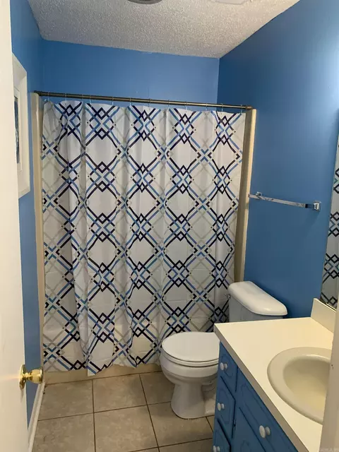 Bath - 3609 Old Warren Rd, Pine Bluff, AR 71603 photo 2 of 2