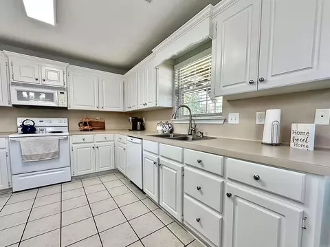 Kitchen - 1506 Moon Rd, Ward, AR 72176 photo 3 of 4