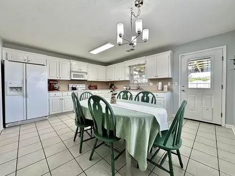 Kitchen - 1506 Moon Rd, Ward, AR 72176 photo 2 of 4