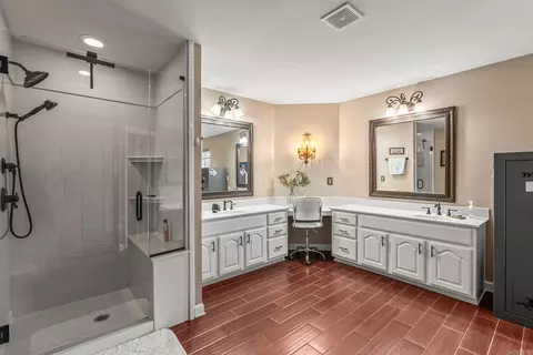 Bath - 3115 Windcrest, Conway, AR 72034 photo 2 of 8