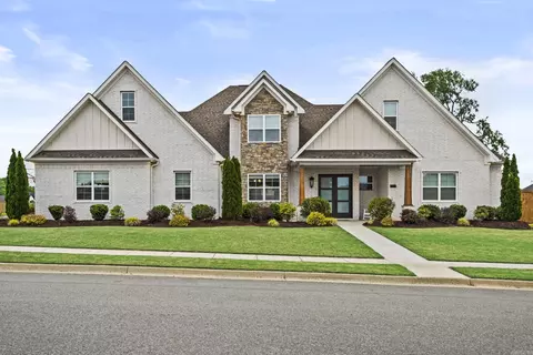 7230 Lake Point Cir, Benton, AR 72019