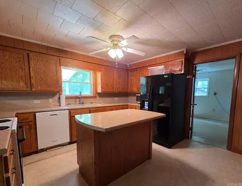 Kitchen - 293 Social Hill Loop, Malvern, AR 72104 photo 3 of 3