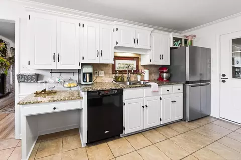 Kitchen - 16 Newcastle, Cabot, AR 72023 photo 2 of 6
