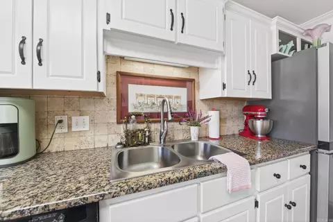 Kitchen - 16 Newcastle, Cabot, AR 72023 photo 4 of 6